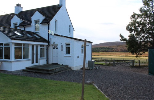 Woodend Cottage | Comfortable cottage in stunning location.