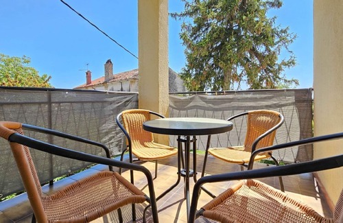 Dajla Apartment | Comfortable, dog-friendly apartment with private balcony, washing machine, WiFi