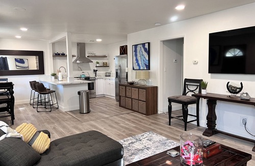 Arden-Arcade House | Comfortable elegance - Minutes to shopping