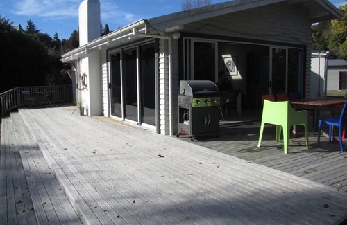 Havelock North House | Comfortable family holiday home with swimming pool close to Village and wineri