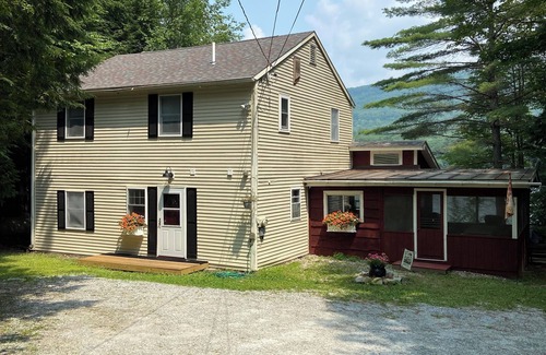 Forest Dale Cottage | Comfortable Family Friendly Cottage On Beautiful Fern Lake