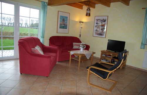 Krummhoern House | Comfortable four-star Friesenhaus with jetty and terrace on the canals