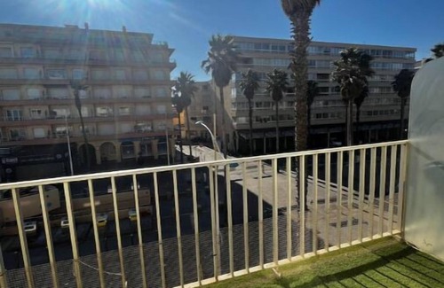 Canet-en-Roussillon Apartment | Comfortable T2 Canet plage vue mer pied dans l'eau parking avec suplement.