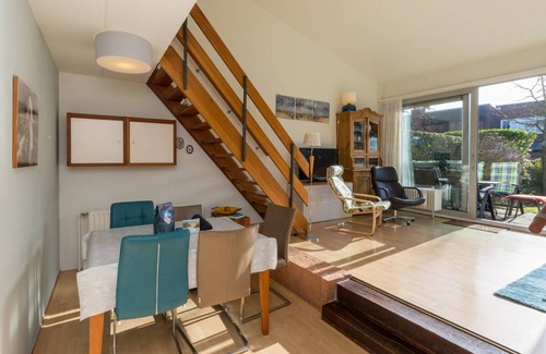 Nieuwvliet House | Comfortable holiday home just 150 metres from the beach