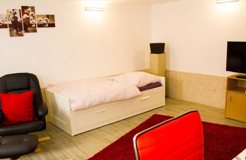 Rath-Heumar Apartment | Comfortable holiday home with sauna in Cologne
