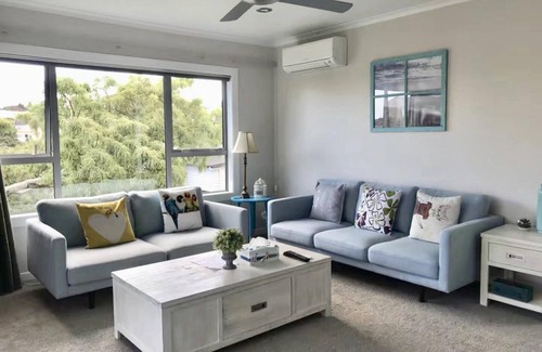 Rothesay Bay Cabin | Comfortable holiday house near stunning beach