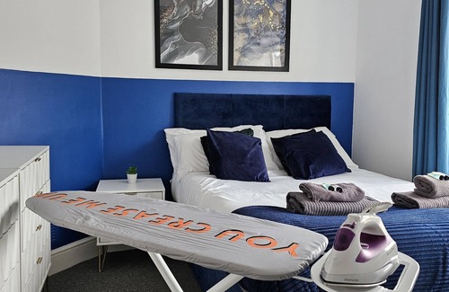 Peterborough House | Comfortable home for contractors sleeps 6