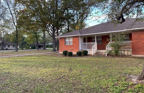 Conroe House | Comfortable home in the heart of Conroe, Texas and minutes away from Lake Conroe