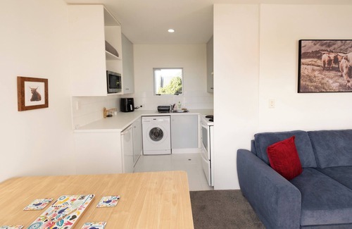 Christchurch Apartment | Comfortable in Central Christchurch + Park Views