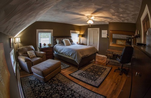 Oneida Apartment | Comfortable place to work, Priced per-person rate
