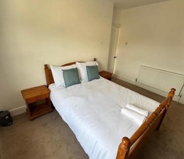 Easton House | Comfortable Room in Redfield - Easy City Access