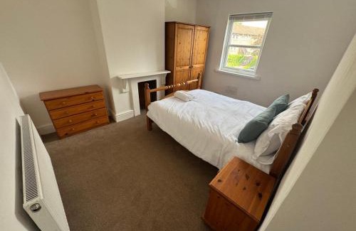 Easton House | Comfortable Room in Redfield - Easy City Access