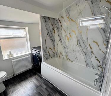 Easton House | Comfortable Room in Redfield - Easy City Access