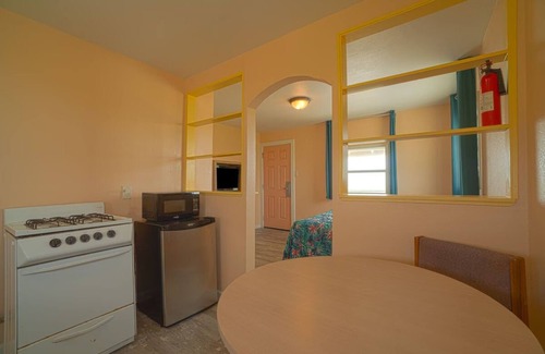 North Beach Hotel | Comfortable Room by USS Lexington – Beach & Parking Included