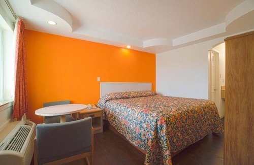 North Beach Hotel | Comfortable Room Near Beach – Free Parking & Pet Access