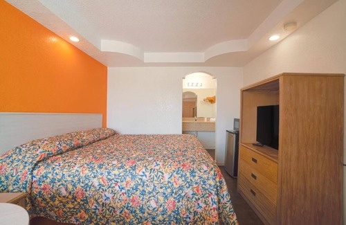North Beach Hotel | Comfortable Room Near Beach – Free Parking & Pet Access