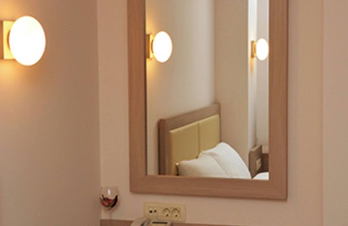 Centar Hotel | Comfortable Room | Walkable Stay Near Macedonia Square with Free Breakfast