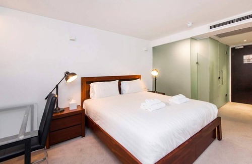Perth House | Comfortable Room With Fantastic Rooftop Views