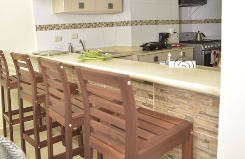 Honduras Apartment | Comfortable spacious apartment with seaview