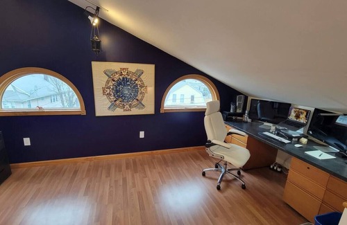 Everett House | Comfortable & Spacious Luxury Home w/Chef’s Kitchen only 15 mins to Boston