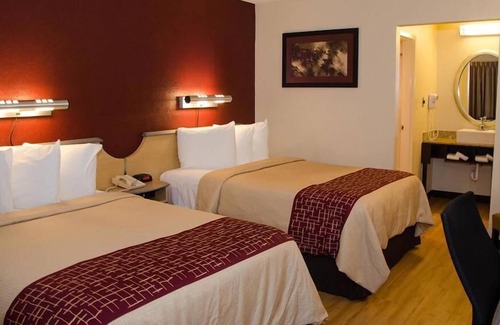 Williamsburg House | Comfortable Stay, Superb Location! Pet-Friendly, Free Parking!