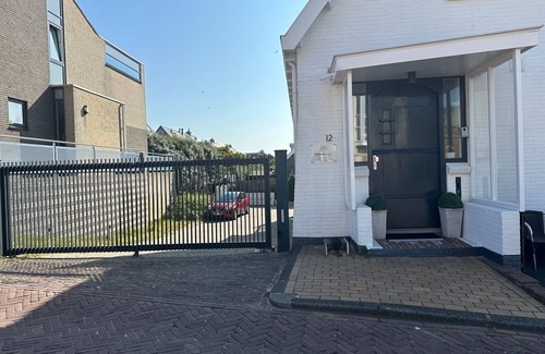 Municipality of Bergen Apartment | Comfortable studio located just 200 meters from Bergen aan Zee beach.