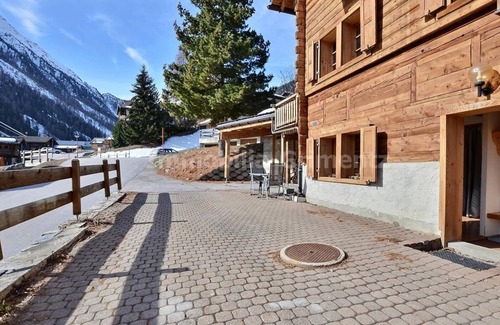 Grimentz Apartment | Comfortable studio for 2 people, living room with 2 beds, kitchen area with dishwasher, shower-WC, s