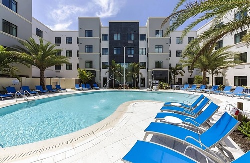 Naples Apartment | Comfortable Studio w/Pool, Hot Tub, and Poolside Tiki Bar – Ideal for Groups