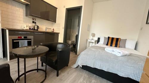 Hammersmith Broadway Apartment | Comfortable studio west London