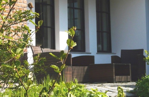 Kasseedorf House | Comfortable vacation home with large garden, electric charging station and fireplace