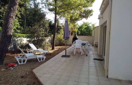 La Faute-sur-Mer Villa | Comfortable villa, direct access to sea and forest