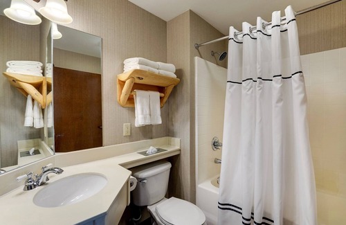 Columbia Hotel | Comfortable & Warm Rustic Stay in Columbia w/Free Breakfast | 4 Units