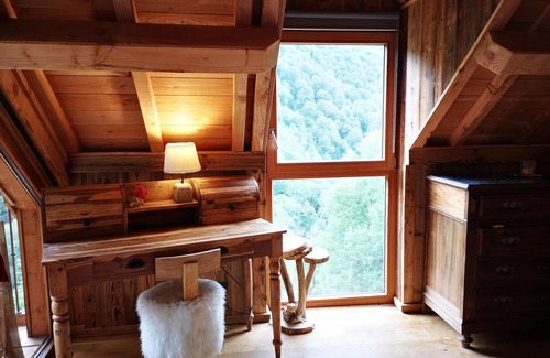 Melles Ski Chalet | Comfortable wooden chalet in the heart of nature