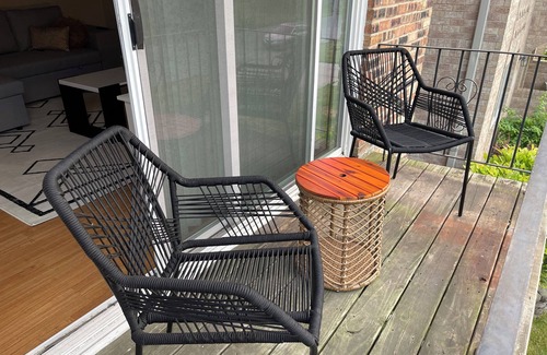 Chicago Ridge Apartment | Comfy 2 bedroom condo with 75” smart TV