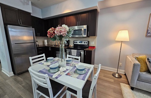 Thornhill Apartment | Comfy 2BR Condo near Promenade
