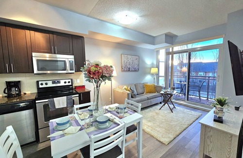 Thornhill Apartment | Comfy 2BR Condo near Promenade