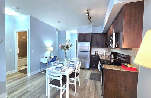 Thornhill Apartment | Comfy 2BR Condo near Promenade