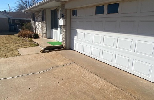 Midwest City House | Comfy 3 Bedroom with smart TV and WiFi near Tinker