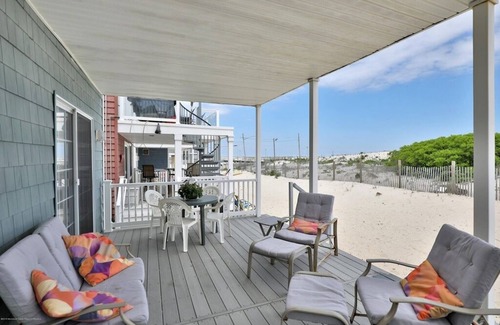 South Seaside Park House | Comfy 5 Bedroom Beachfront Home with Amazing Ocean Views