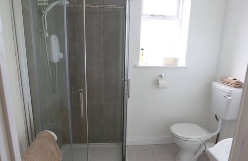 Murrisk Apartment | Comfy Annexe near Croagh Patrick with sea viewsn