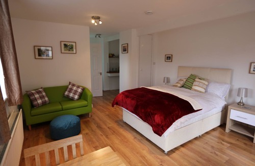 Murrisk Apartment | Comfy Annexe near Croagh Patrick with sea viewsn