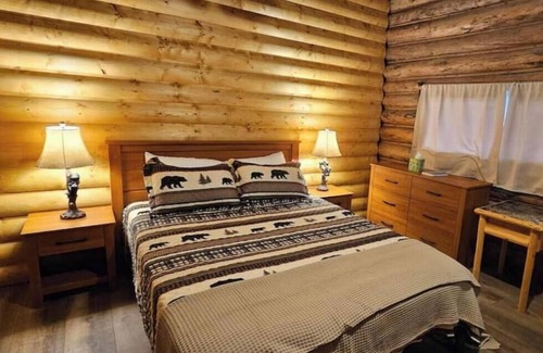Cooke City-Silver Gate Cabin | Comfy Cabin in Cooke City