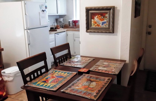 Redlands House | Comfy, Central 2Bd, 2Ba Home: medical professionals, retirees, work from home.