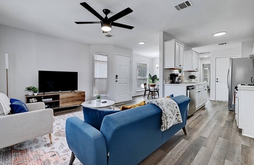 Austin House | Comfy & Classy Boutique Home *Long Term Discounts*