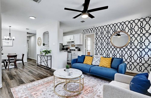 Austin House | Comfy & Classy Boutique Home *Long Term Discounts*