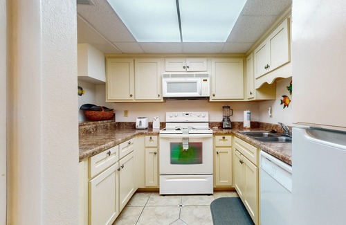 Villa Sabine Condo | Comfy Coastal Condo w/Gorgeous Bay Views & Nearby Beach Access