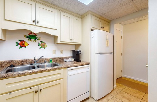 Villa Sabine Condo | Comfy Coastal Condo w/Gorgeous Bay Views & Nearby Beach Access