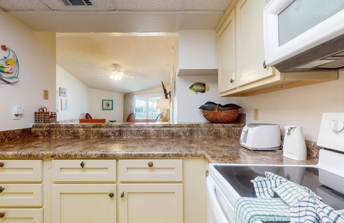 Villa Sabine Condo | Comfy Coastal Condo w/Gorgeous Bay Views & Nearby Beach Access