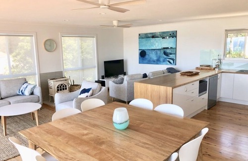 Macmasters Beach House | Comfy, completely refurbished family beach house with ocean views & walk to beac