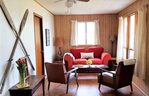 Carling Cabin | Comfy Cottage in Georgian Bay - Rockwood #9